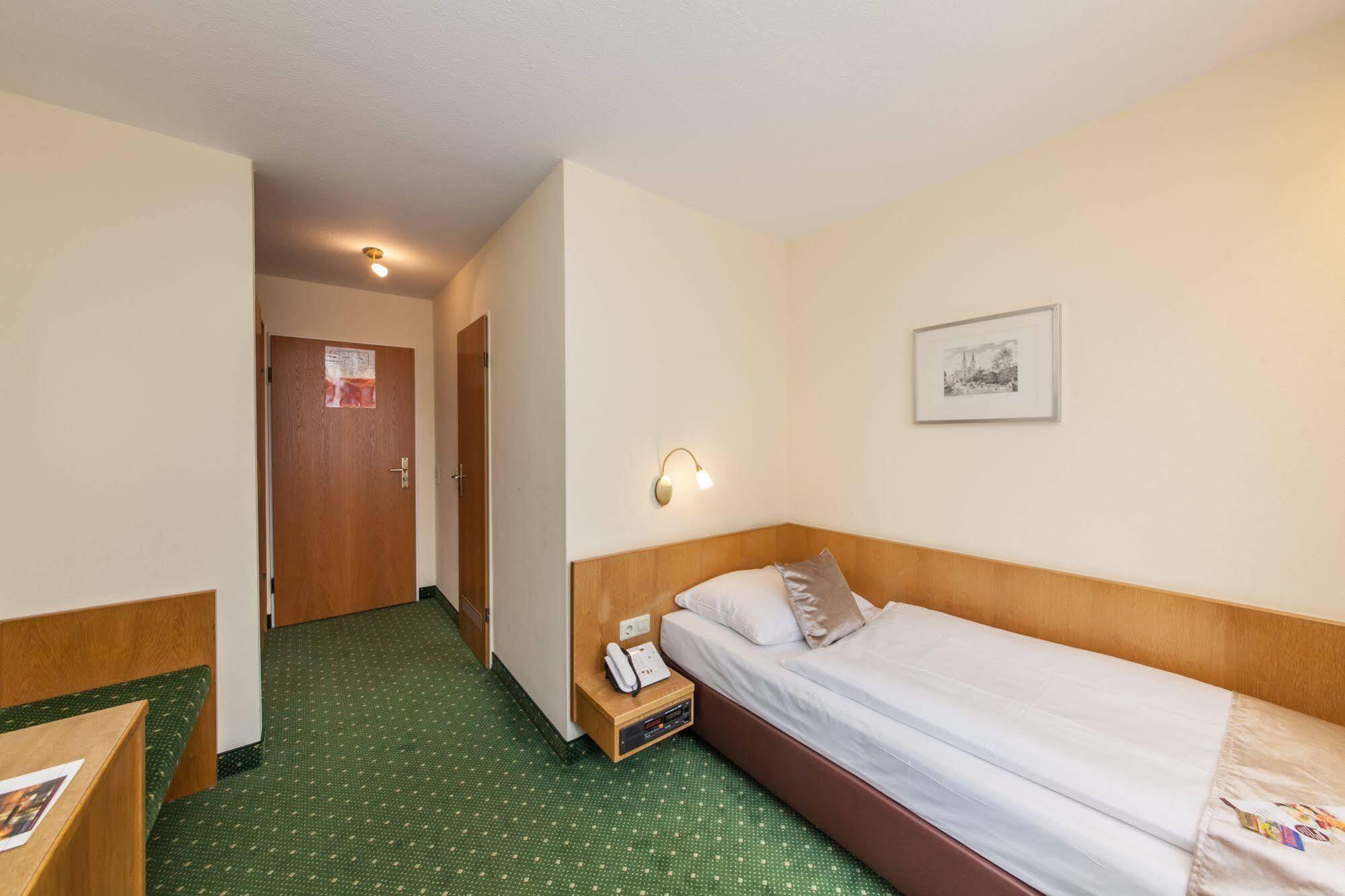 Hotel Strohgaeu Korntal-Muenchingen Exterior photo